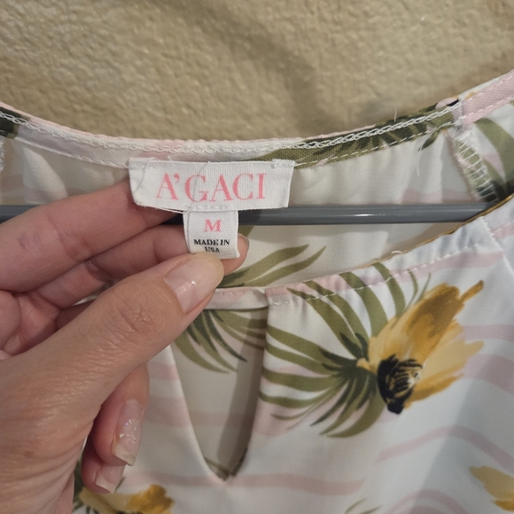 A'Gaci Floral Striped White Pink Keyhole Flutter Sleeve Blouse Top size Medium - Picture 3 of 5